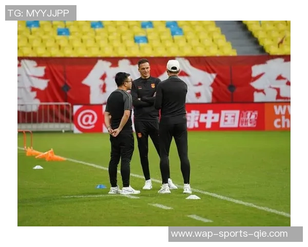 中国队迎战叙利亚全力争胜期待精彩对决展现足球魅力与团队精神 中国队迎战叙利亚全力争胜期待精彩对决展现足球魅力与团队精神