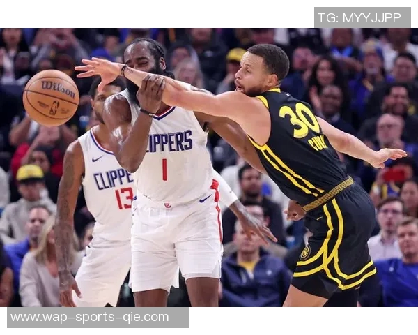 雷霆与湖人激战正酣NBA赛场上演精彩对决与巅峰对抗